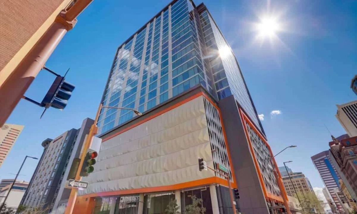 Downtown Phoenix Apartment | Boulevard Stays Highrise STU Sky Pool, Parking, Gym 23