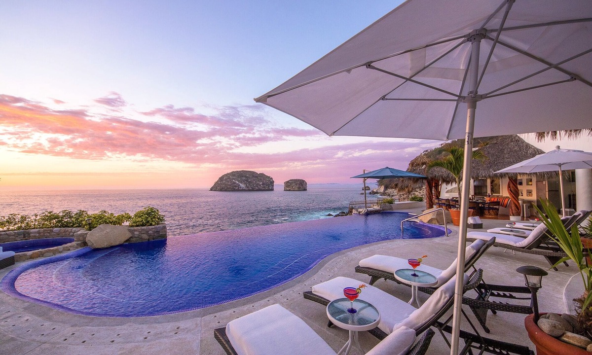 Mismaloya Villa | Breathtaking Specials! Pay 3 Nights & Stay 4 OR Pay for 5 Nights & Stay 7
