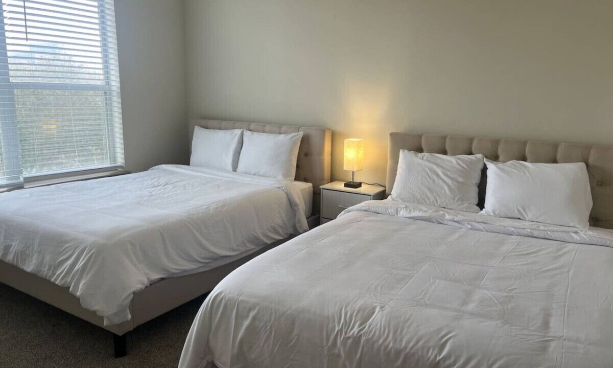 Astrodome Apartment | Bright and Spacious 3 Bedroom/2 Bath Condo by NRG Stadium