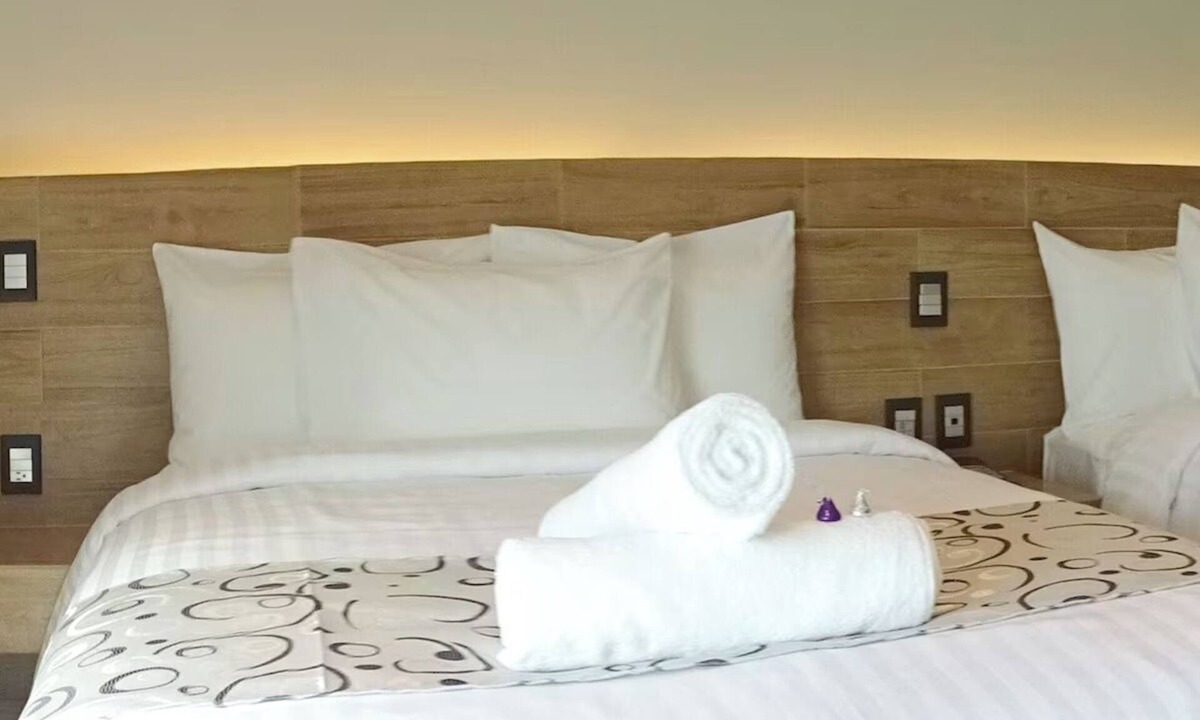 Downtown Cancun Hotel | Bright Double Room with Rooftop Pool – Walk to Restaurants & Local Attractions