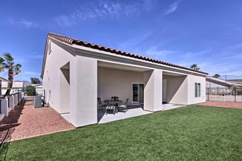Fort Mohave House | Bright Home w/Yard, 4 Mi to Colorado River!