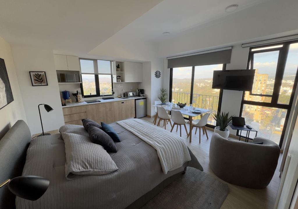 Zona 10 Apartment | Bright Loft in the Heights with Panoramic View