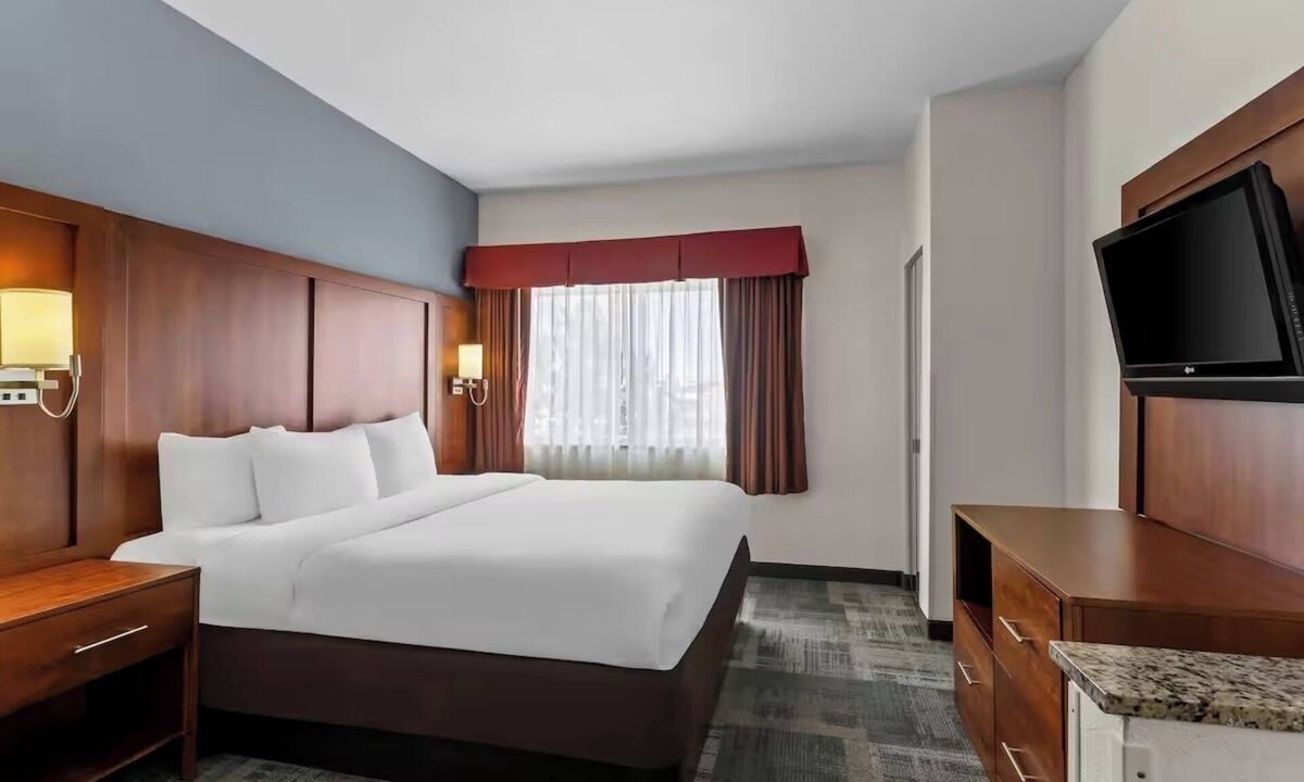 Englewood Hotel | Bright & Stylish Denver Retreat Minutes from Parks, Shops, Dining & Adventure
