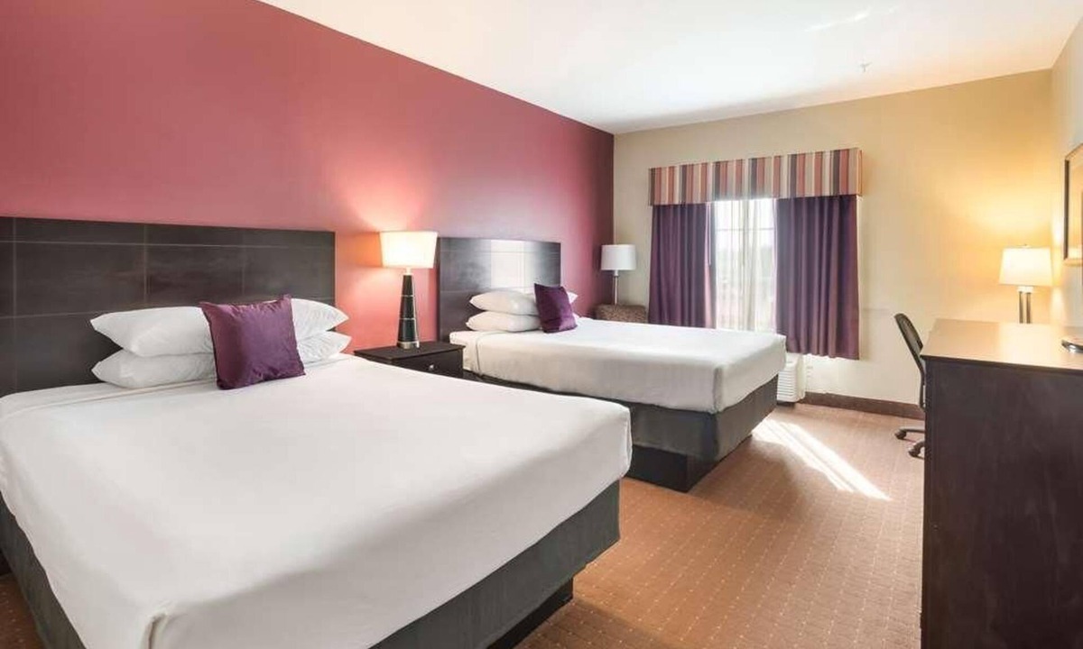 Saint Landry Hotel | Budget-Friendly Accommodations in Knights Inn Bunkie! Pool, Free Parking