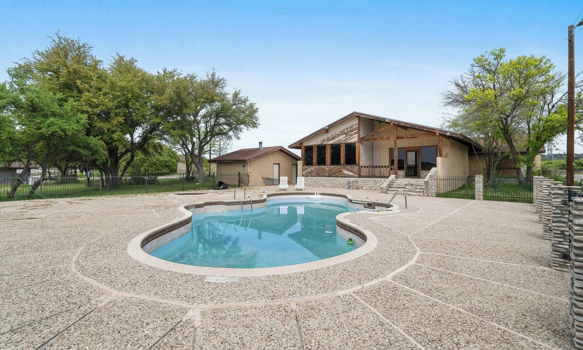Junction Hotel | Budget-Friendly Pet-Friendly Lodge Near I-10 – Clean & Convenient Stay