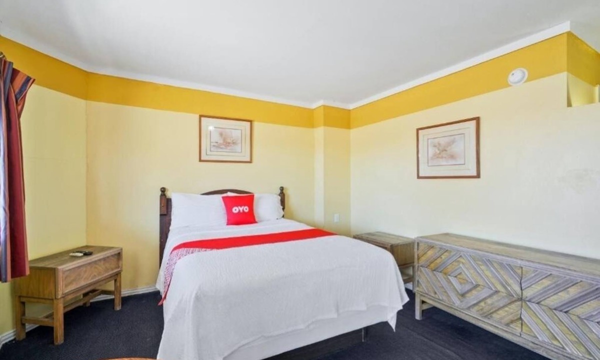 Alpine Hotel | Budget-Friendly Stay Near Big Bend and Alpine-Casparis Municipal Airport