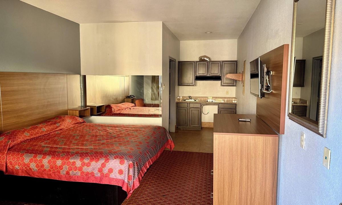 Greater Fondren Southwest Hotel | Budget Host Inn Stafford - Houston