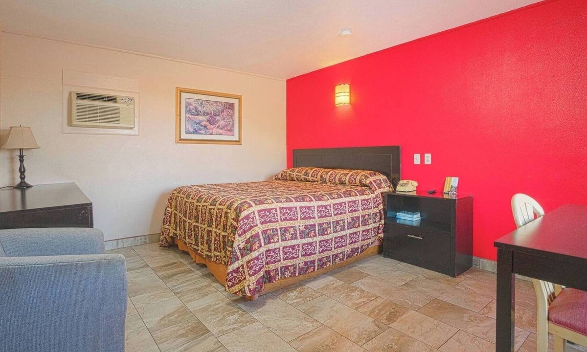 Weslaco Hotel | Budget Stay w/Free Parking Near Weslaco’s Top Attractions