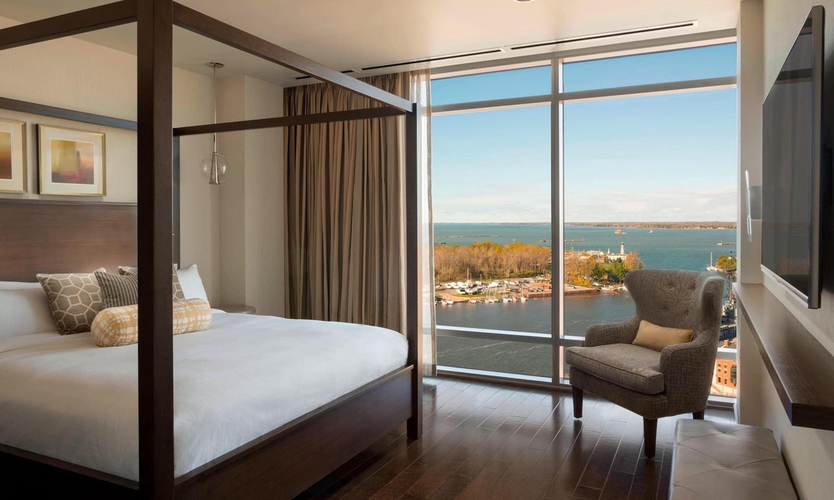 Downtown Buffalo Hotel | Buffalo Marriott at LECOM HARBORCENTER
