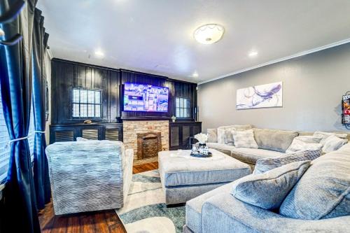 North Overton House | By Dtwn Lubbock! Spacious 4BR Home Near Texas Tech