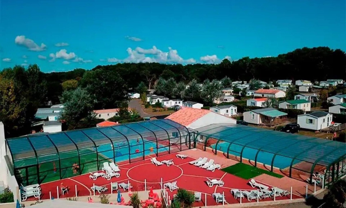 Saint-Christophe-du-Ligneron House | Camping 4 étoiles - Piscine - ccbg0fd