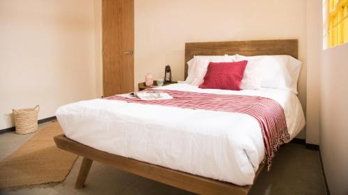 De La Presa House | Cactus Hostel & Suites