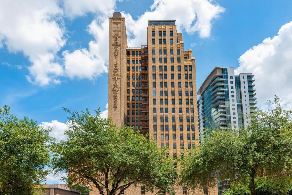 Downtown Houston Hotel | Cambria Hotel Houston Downtown Convention Center