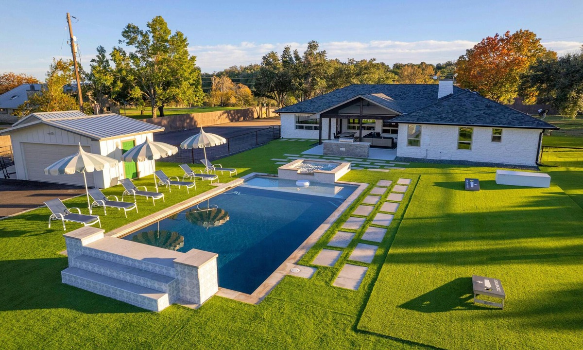 Dripping Springs House | Camp Starlight–Luxe Villa w/Pickleball, Pool, Spa