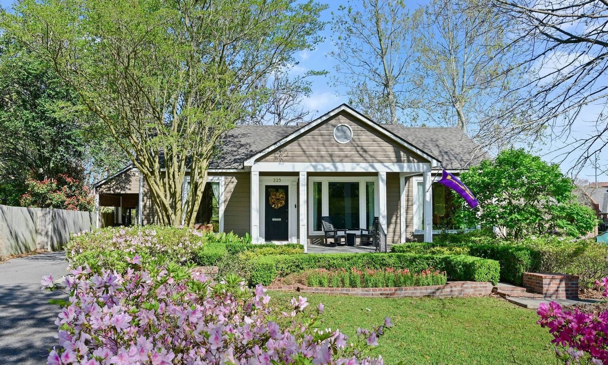Highlands - Perkins House | Campus Maison- Luxury LSU Retreat - Steps to Tiger Stadium
