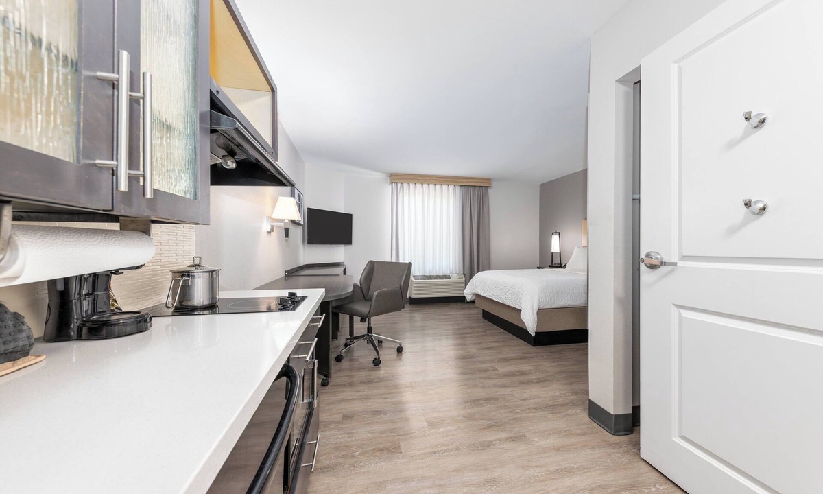 Midland Hotel | Candlewood Suites Midland SW by IHG