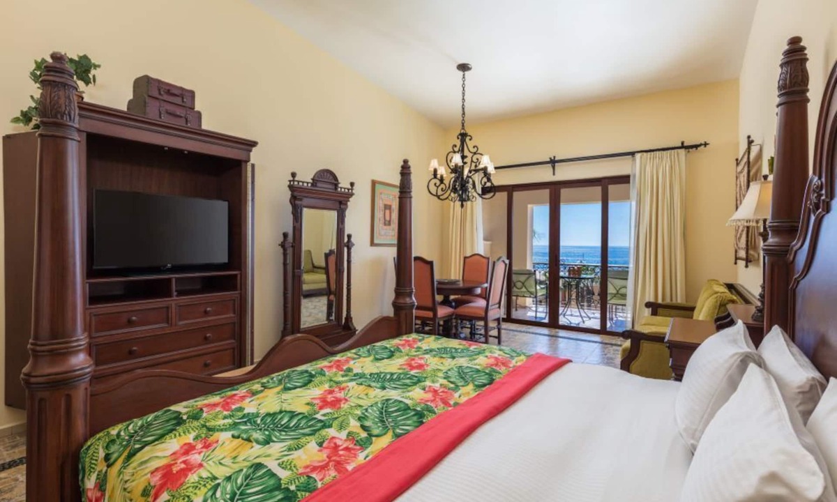 Cabo San Lucas Hotel | Captivating Studio with Tennis Court Ideal for Weekend Getaway