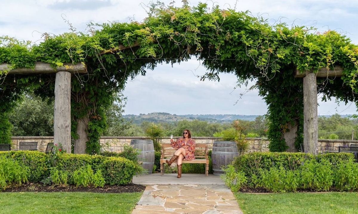 Johnson City Hotel | Carter Creek Winery Resort & Spa
