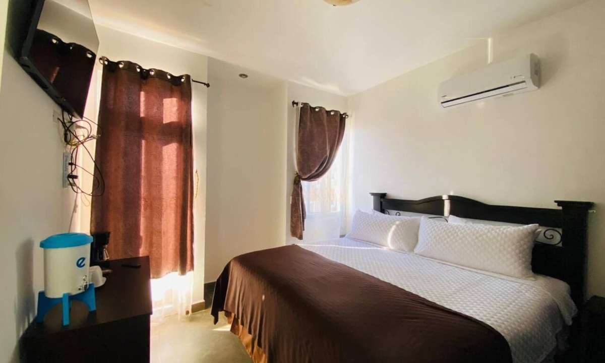 Chiquimula House | Casa Bougambilia of Villa Verde 1 minute from Pradera and Cunori Shopping Center.