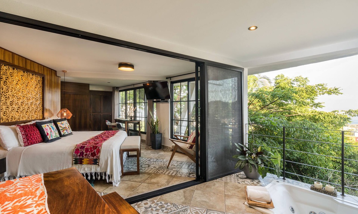 Romantic Zone Hotel | Casa Cúpula Luxury LGBT Boutique Hotel