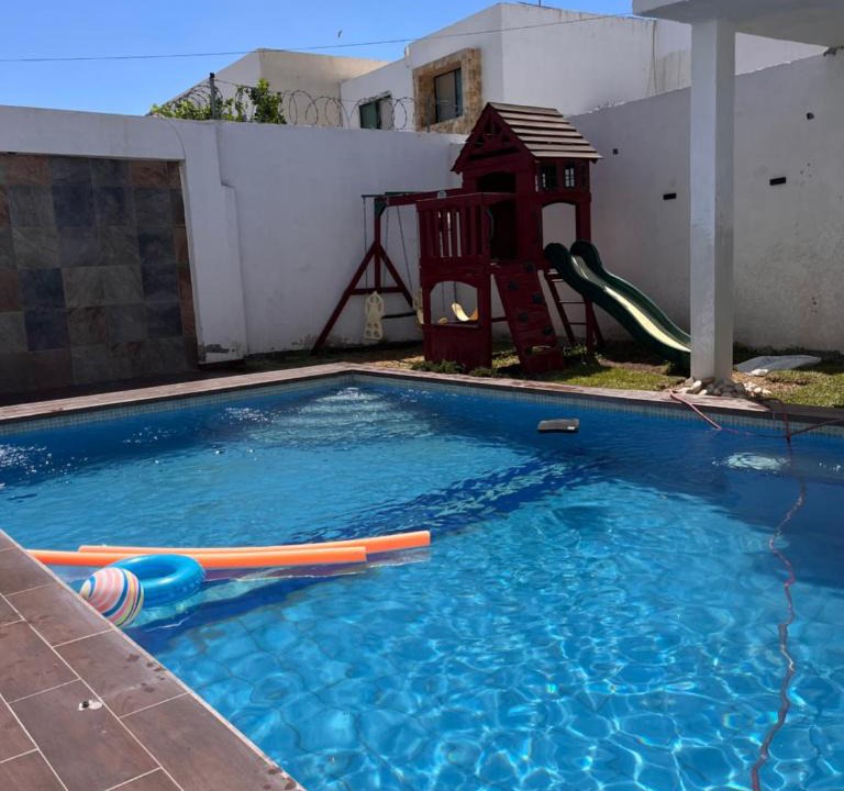 Torreon House | Casa completa, 4 dormitorios, 7 camas dobles, 4 sofá cama, 3 baños 1 en planta baja, cocina equipada, consola Arcade, asador, juguetes para niños, plancha, secadora, cafetera, etc, fraccionamiento privado, zona de vías rápidas y toallas