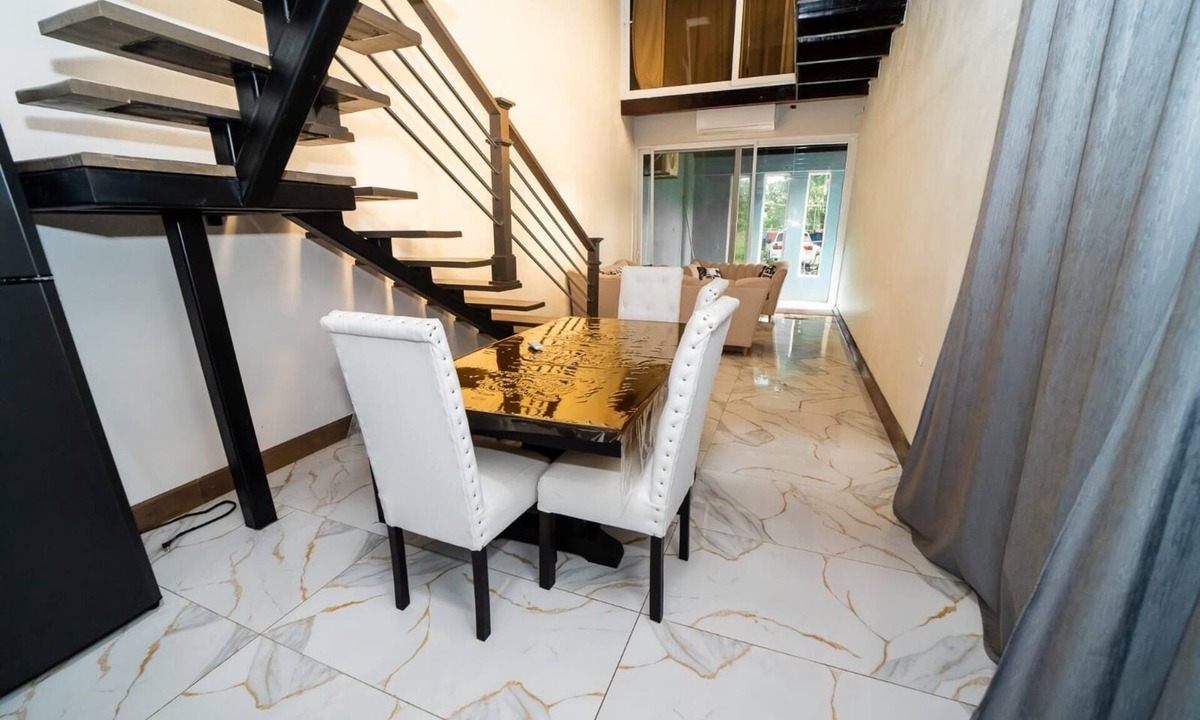 Fronteras House | Casa Denver, in the heart of Rio Dulce, Terrace Rooftop BBQ, Wifi, AC