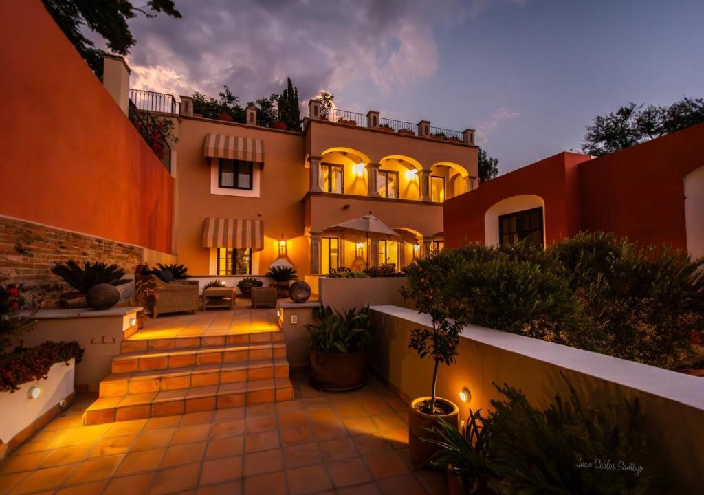 Zona Centro House | Casa Girasol in San Miguel de Allende