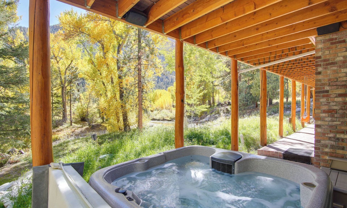 Nathrop Cottage | Casa Immaculata on Chalk Creek w/Views!