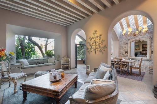 Atascadero House | Casa Libelula, 3BR with Rooftop, Hot Tub & Views