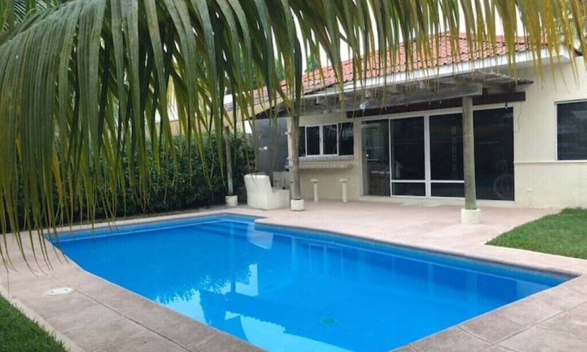 Puerto San Jose Apartment | Casa Playa Altamar 1 - Private Swimming Pool, Nature and Safe Beach