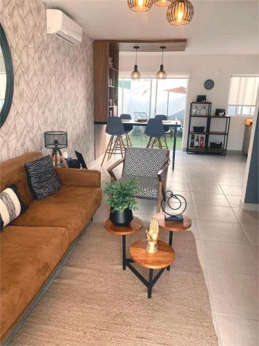 Leon House | Casa Tronos