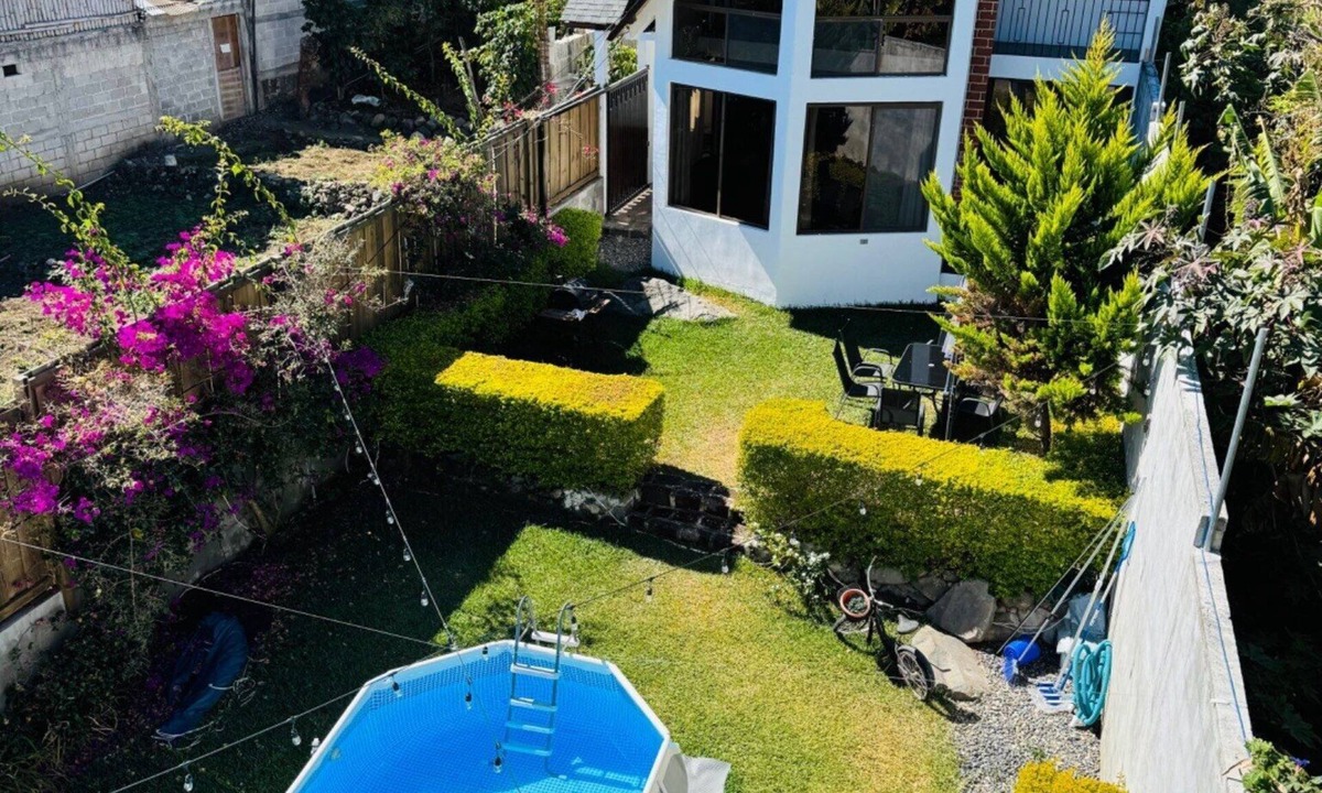 San Pedro La Laguna Ski Chalet | Casa Viento - Private Pool, Garden & BBQ
