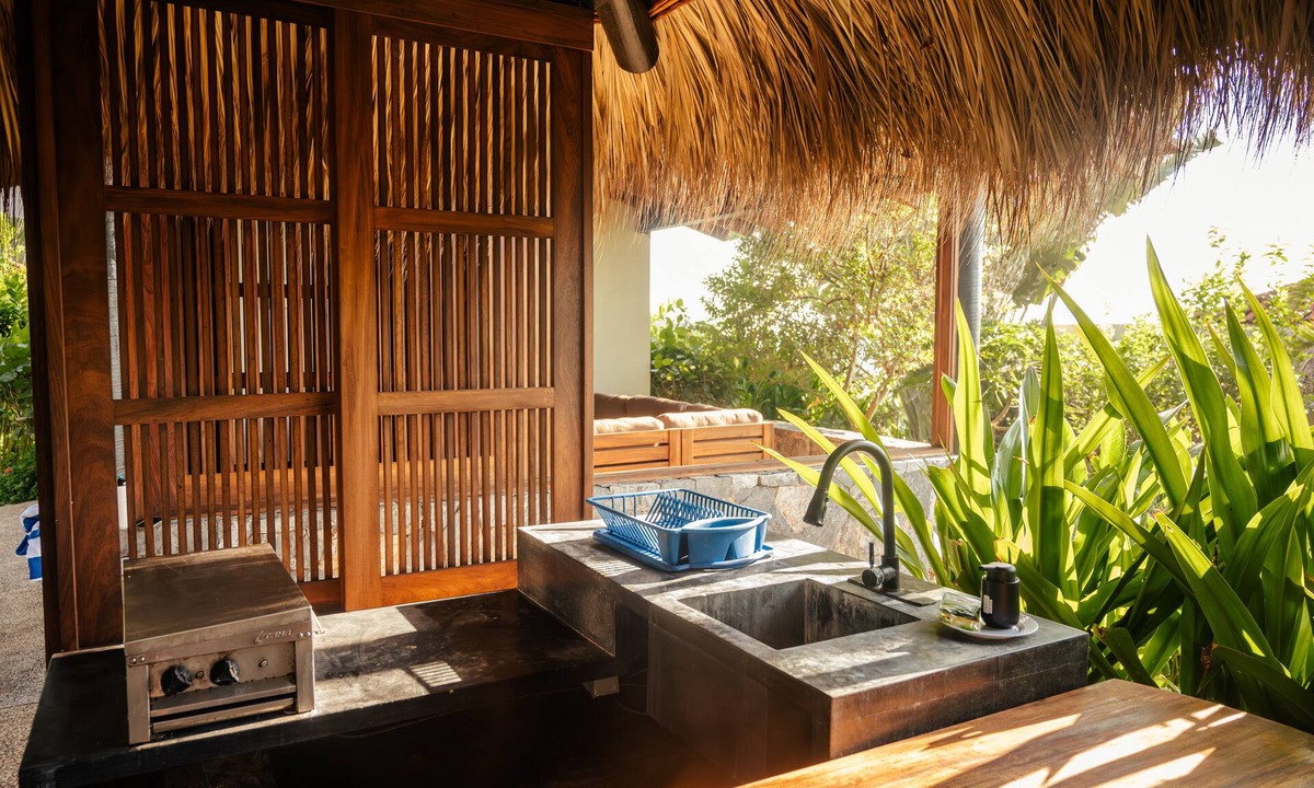 Saladita House | Casita Tabachines. Cozy studio with palapa, dipping pool, walk to the break