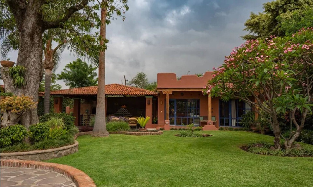 San Juan Cosala Cottage | Casita on 1/2 acre of flora beauty. Two arms, , wifi, access to kitchen and TVn