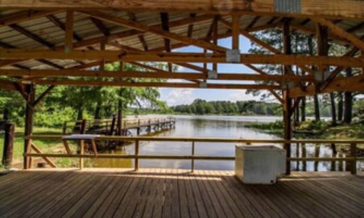 Negreet House | Castaway Camp .