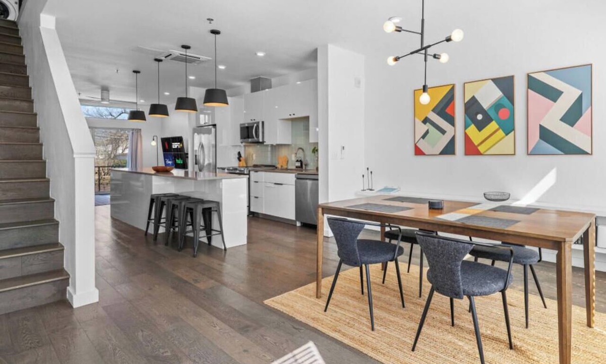 Swede Hill Condo | Central Condo w/Balcony, Close to DT & Food
