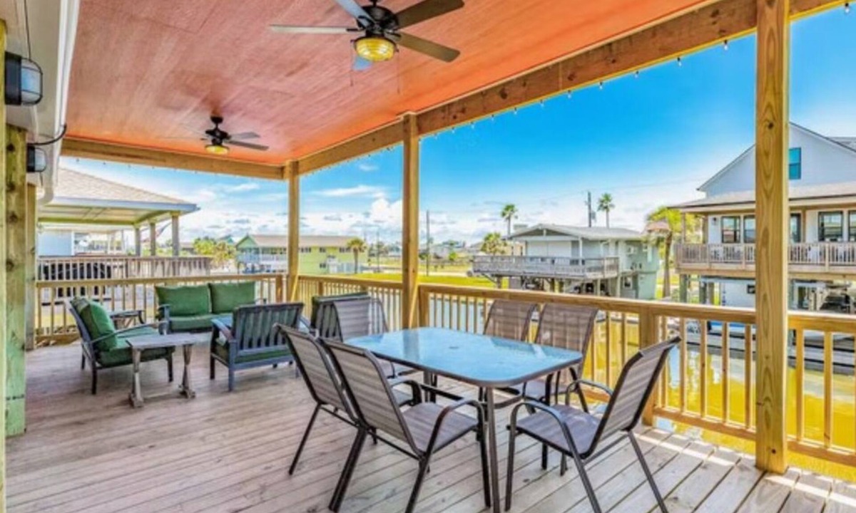 Jamaica Beach House | Charming 2-bedroom cottage on the canal in Jamaica Beach.