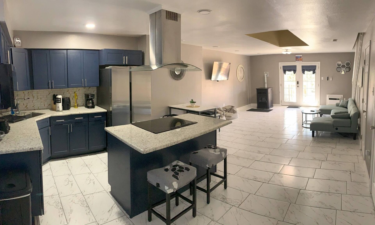 Read Boulevard East House | Charming 2-bedroom townhome with AC Units, WiFi in delightful New Orleans