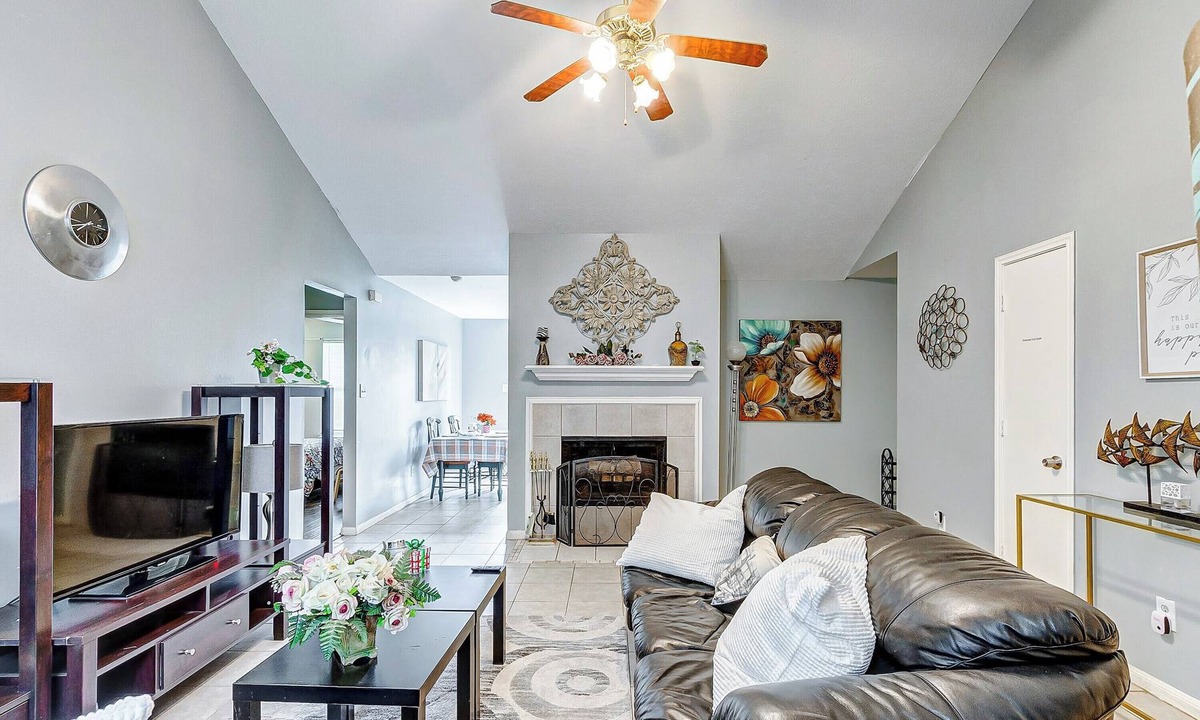 Richmond House | Charming 3BD/Office/Yard & Pet-Friendly