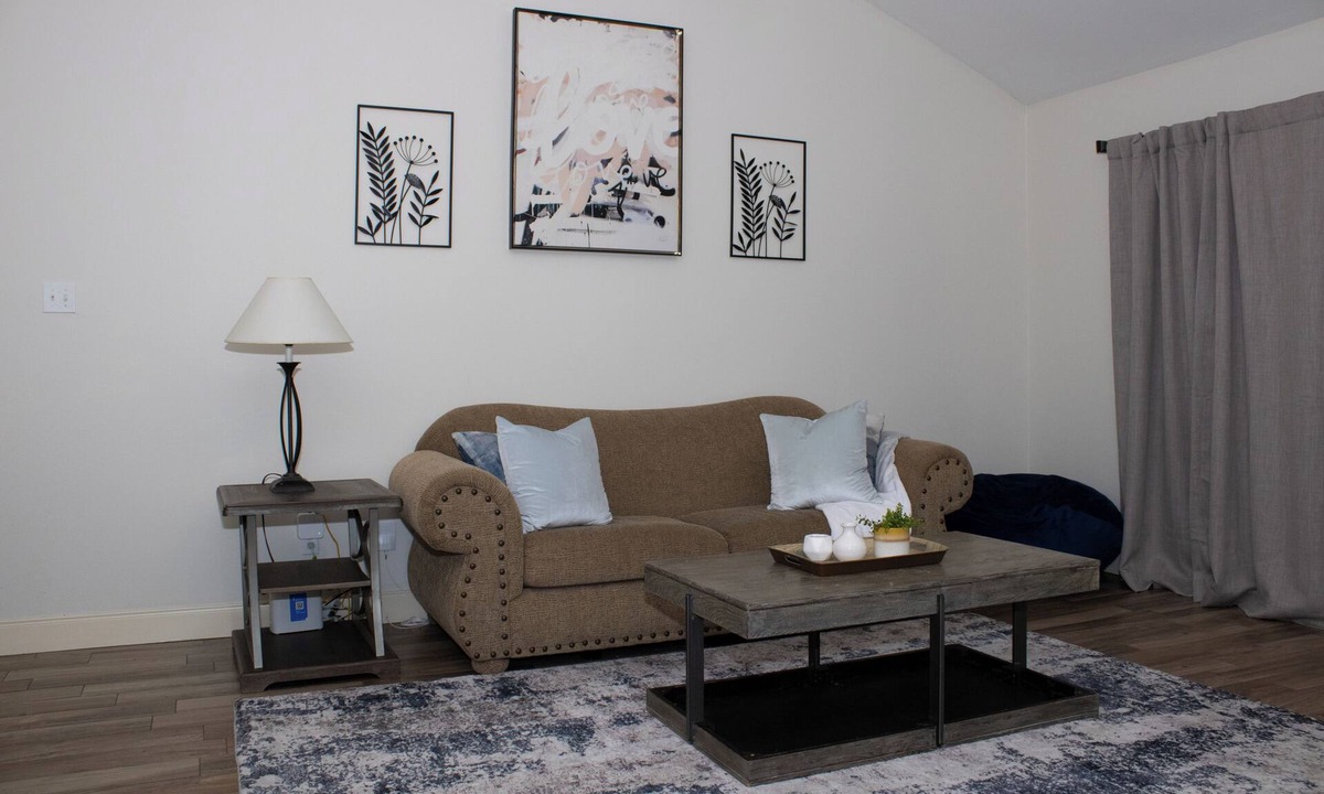 Meadows Place House | Charming 3BR with Private Office - 30 Day Stays