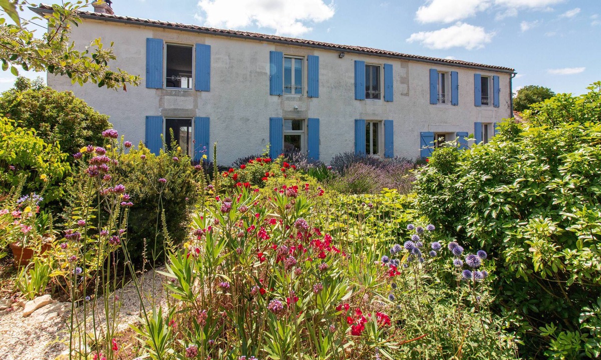 Macqueville House | Charming 4 bed country house with saltwater pool