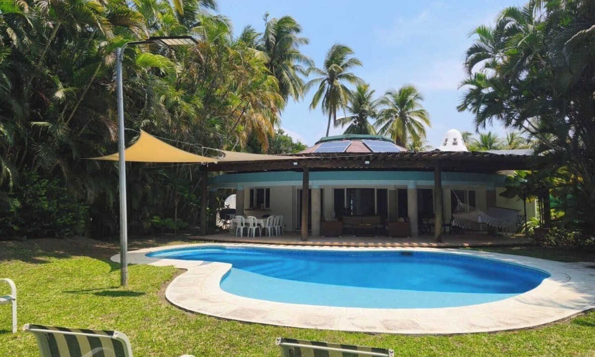 Puerto San Jose House | Charming 4-bedroom house with AC in Port of San Jose