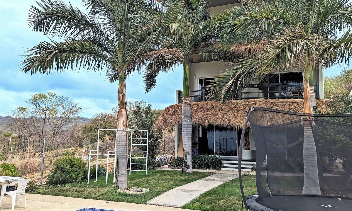 Bajos de Chila House | Charming 5-bedroom house with AC, WiFi in beautiful Bajos de Chila