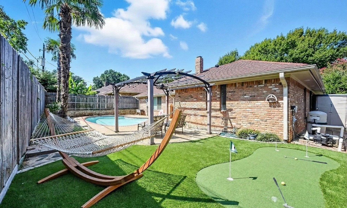 North Arlington House | Charming 5-bedroom Pool House with AC/Heater in Arlington