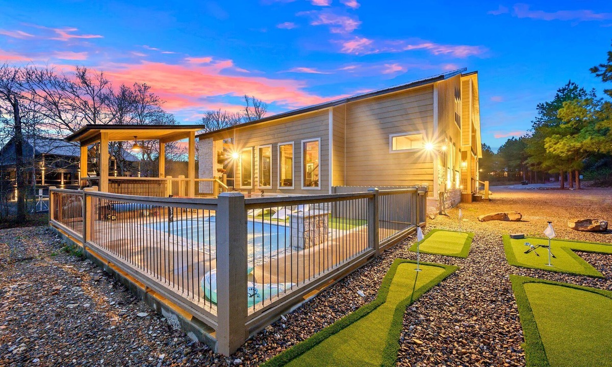 Broken Bow Cabin | Charming Creekside Escape: Pool, Putt-Putt, Game Room & Pet Friendly