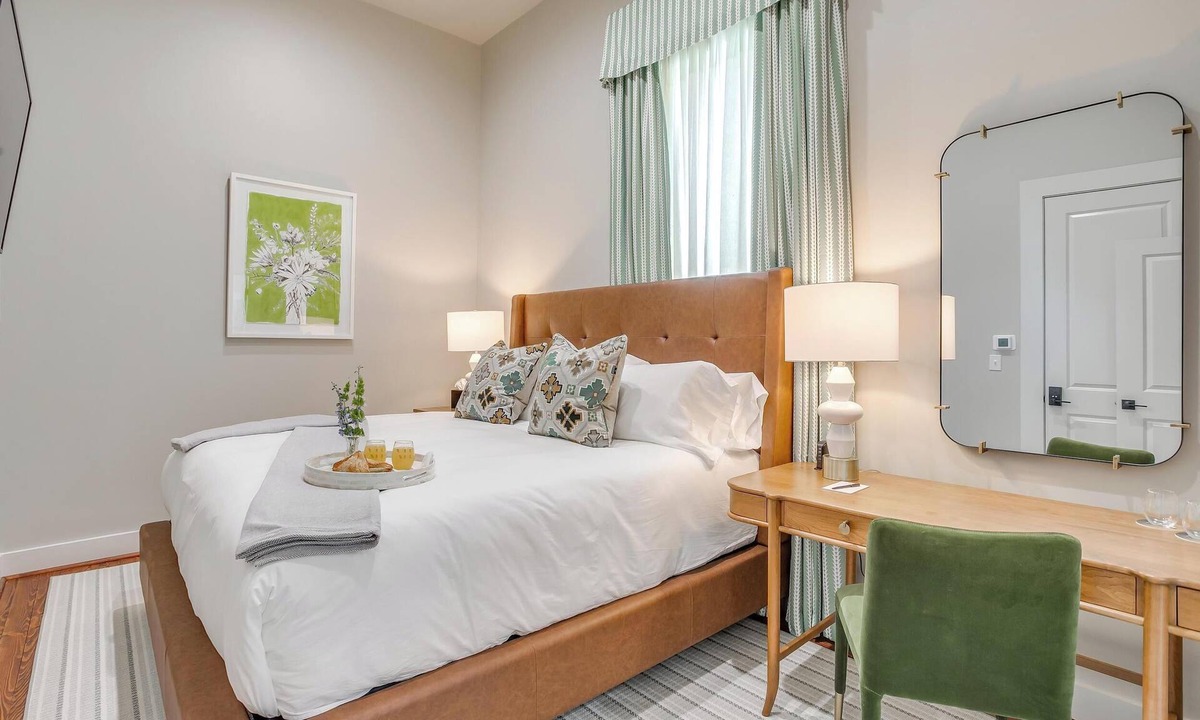 Granbury Hotel | Charming Granbury Hotel Room on the Historic Granbury Square