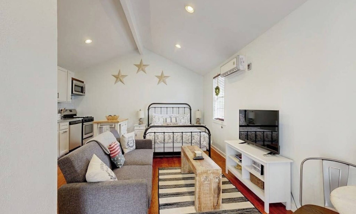 Hancock House | Charming guesthouse with full kitchen, private entrance & fenced patio