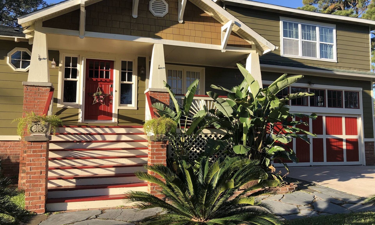 Shoreacres House | Charming historical pet friendly home near the bay
