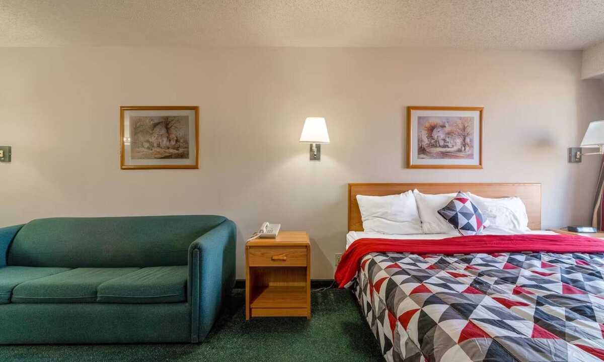 Texhoma Hotel | Charming King Room w/Jetted Tub – Designed for Ultimate Relaxation