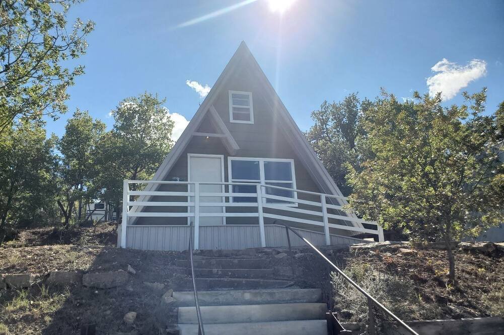 Cisco Cabin | Charming Lakeside Cabin with Fire Pit & Private Dock Near Lake Cisco, Cisco, TX